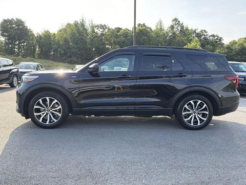 Agate Black Metallic 2024 Ford Explorer ST-Line