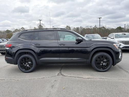Deep Black Pearl 2026 Volkswagen Atlas 2.0T SE w/Technology