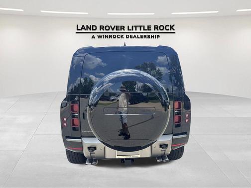 2025 Land Rover Defender 110 P500 X-Dynamic SE