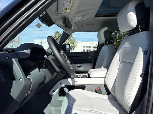 2026 Land Rover Defender X-Dynamic SE