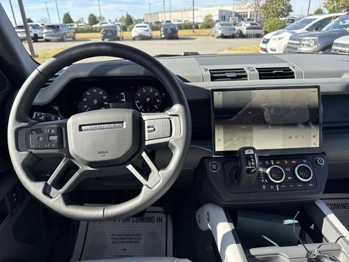 2026 Land Rover Defender X-Dynamic SE