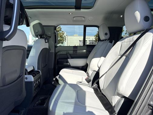 2026 Land Rover Defender X-Dynamic SE