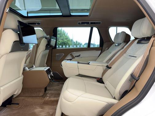 White Pearl 2026 Land Rover Range Rover P615 SV