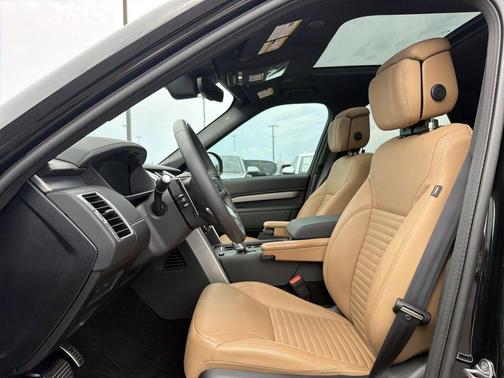 Santorini Black Metallic 2024 Land Rover Discovery P360 Dynamic SE