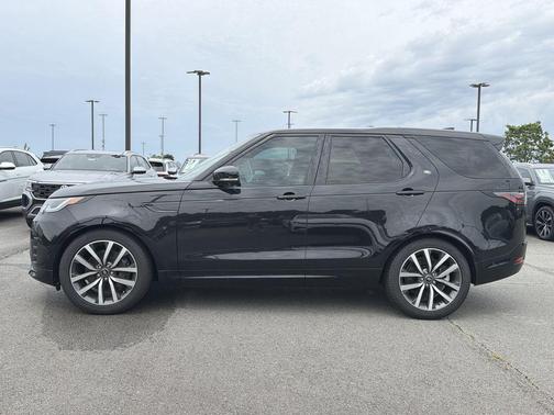 Santorini Black Metallic 2024 Land Rover Discovery P360 Dynamic SE