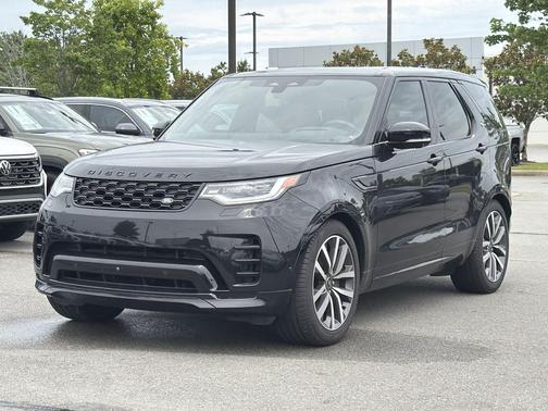 Santorini Black Metallic 2024 Land Rover Discovery P360 Dynamic SE