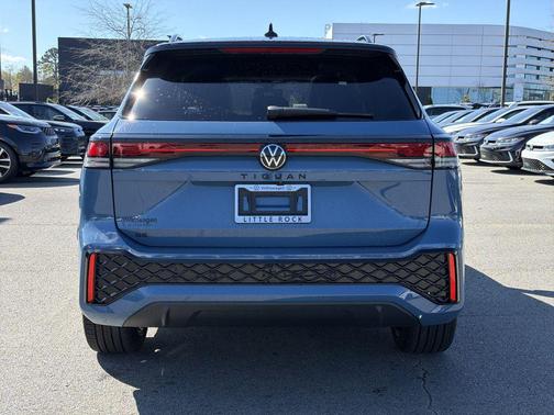 Blue 2026 Volkswagen Tiguan 2.0T SE R-Line Black