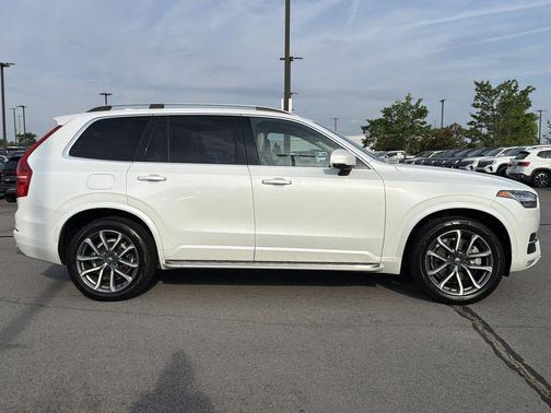 White 2019 Volvo XC90 T5 Momentum