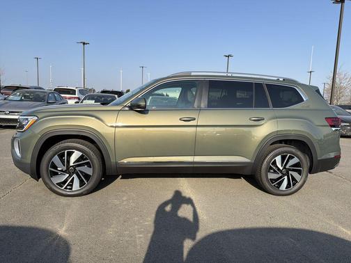 avocado green pearl 2026 Volkswagen Atlas 2.0T SEL