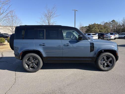 2026 Land Rover Defender P400 X-Dynamic SE