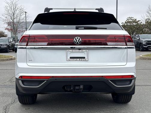 White Pearl 2026 Volkswagen Atlas Cross Sport 2.0T SE w/Technology