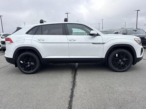 White Pearl 2026 Volkswagen Atlas Cross Sport 2.0T SE w/Technology