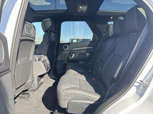 2025 Land Rover Discovery P360 Metropolitan Edition