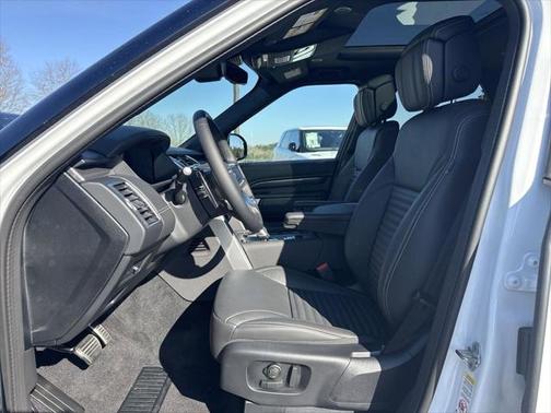 2025 Land Rover Discovery P360 Metropolitan Edition