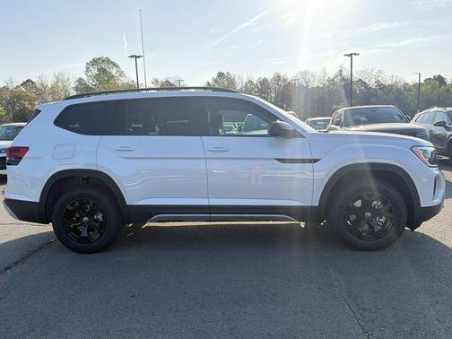 White Pearl 2026 Volkswagen Atlas Peak Edition