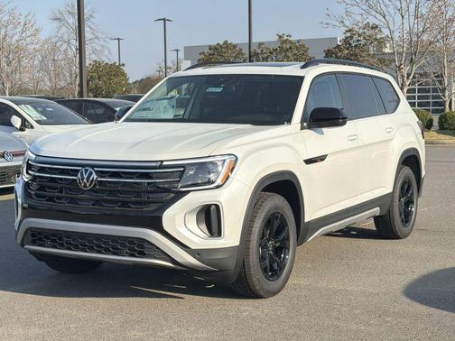 White Pearl 2026 Volkswagen Atlas Peak Edition