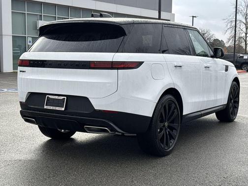 2025 Land Rover Range Rover Sport SE