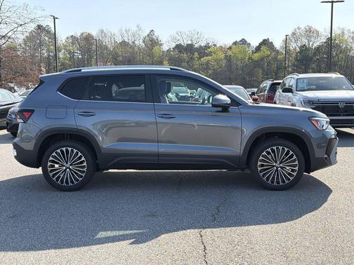 Platinum 2026 Volkswagen Taos SE