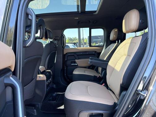Santorini Black Metallic 2026 Land Rover Defender V8