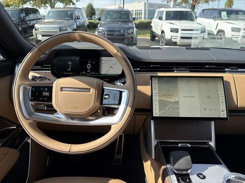 2025 Land Rover Range Rover P550e SE