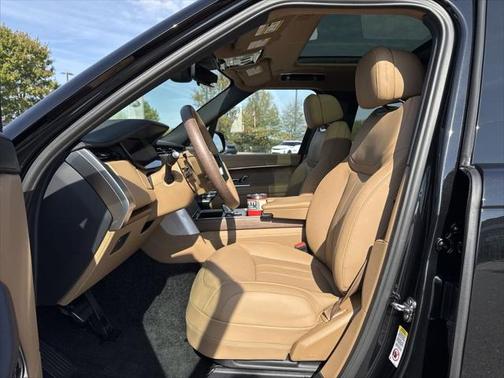 2025 Land Rover Range Rover P550e SE