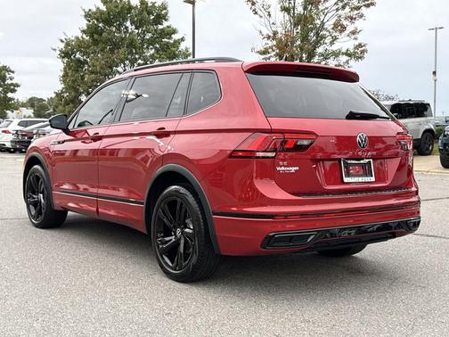 2024 Volkswagen Tiguan 2.0T SE R-Line Black