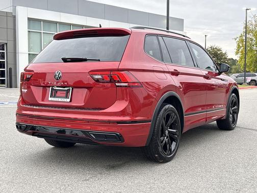2024 Volkswagen Tiguan 2.0T SE R-Line Black