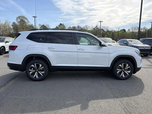 White Pearl 2026 Volkswagen Atlas 2.0T SE