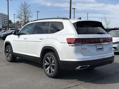White Pearl 2026 Volkswagen Atlas 2.0T SE
