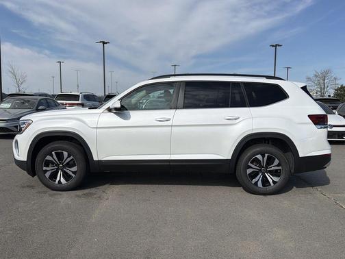 White Pearl 2026 Volkswagen Atlas 2.0T SE