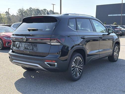 Deep Black Pearl 2026 Volkswagen Taos SE