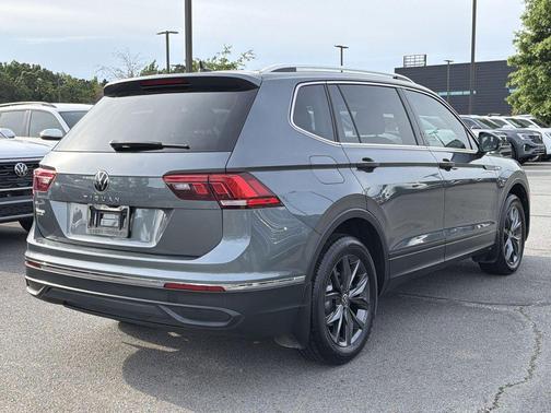 Platinum Gray Metallic 2023 Volkswagen Tiguan 2.0T SE