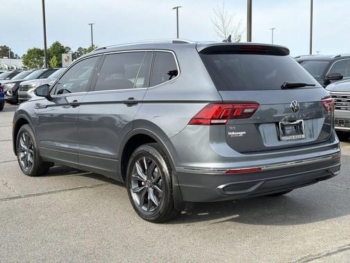 Platinum Gray Metallic 2023 Volkswagen Tiguan 2.0T SE