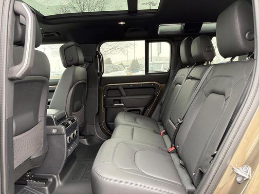 2026 Land Rover Defender P400 X-Dynamic SE