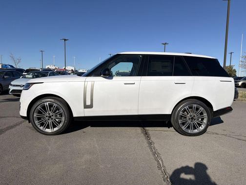 White Pearl 2026 Land Rover Range Rover P400 SE