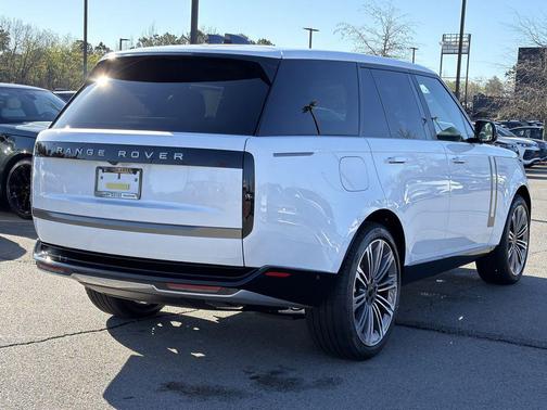 White Pearl 2026 Land Rover Range Rover P400 SE