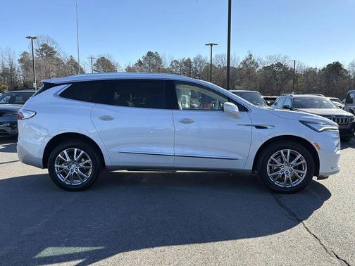 2024 Buick Enclave Essence FWD