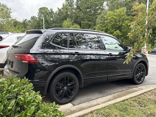 2022 Volkswagen Tiguan 2.0T SE R-Line Black