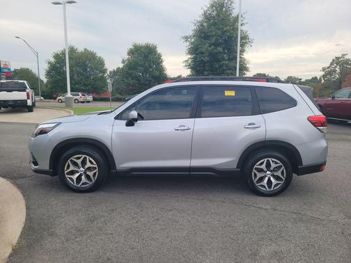 2024 Subaru Forester Premium