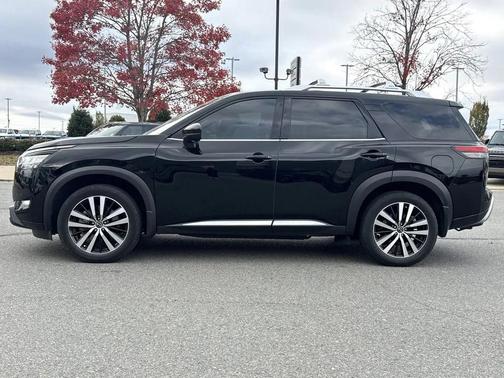 2023 Nissan Pathfinder Platinum FWD