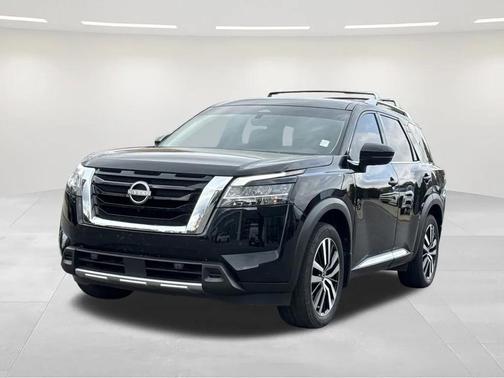 2023 Nissan Pathfinder Platinum FWD