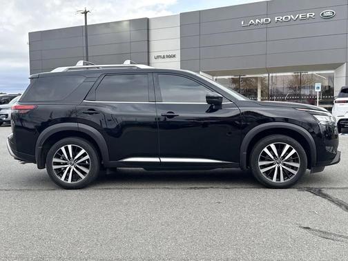 2023 Nissan Pathfinder Platinum FWD