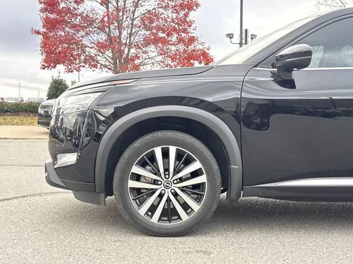 2023 Nissan Pathfinder Platinum FWD
