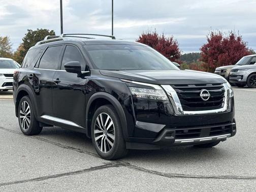 2023 Nissan Pathfinder Platinum FWD