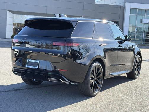 2026 Land Rover Range Rover Sport SE