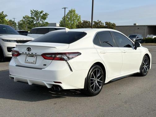 White 2022 Toyota Camry SE