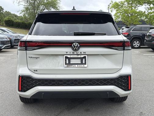Sandstone 2026 Volkswagen Tiguan 2.0T SE R-Line Black