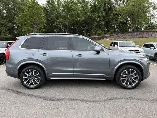 Gray 2018 Volvo XC90 T6 Momentum