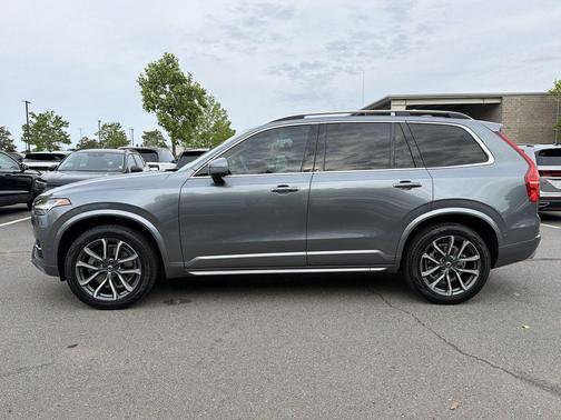Gray 2018 Volvo XC90 T6 Momentum