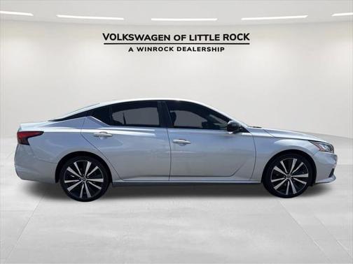 2021 Nissan Altima SR FWD